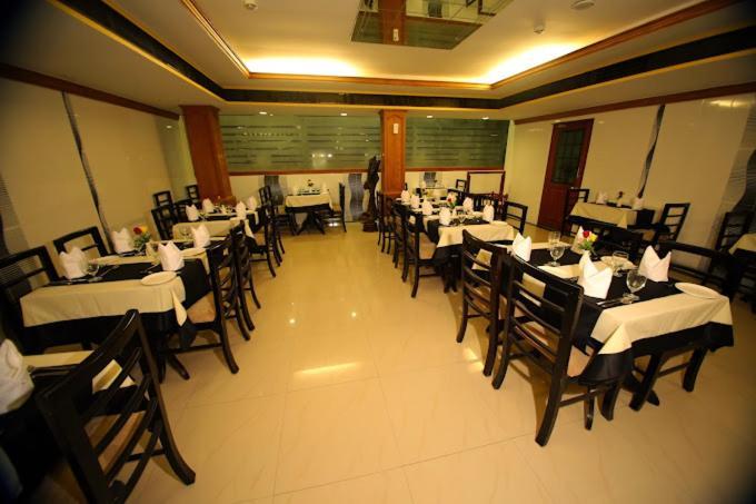 Hotel Doubloon Thiruvananthapuram Zewnętrze zdjęcie